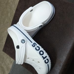 NWOT Crocs Bayaband